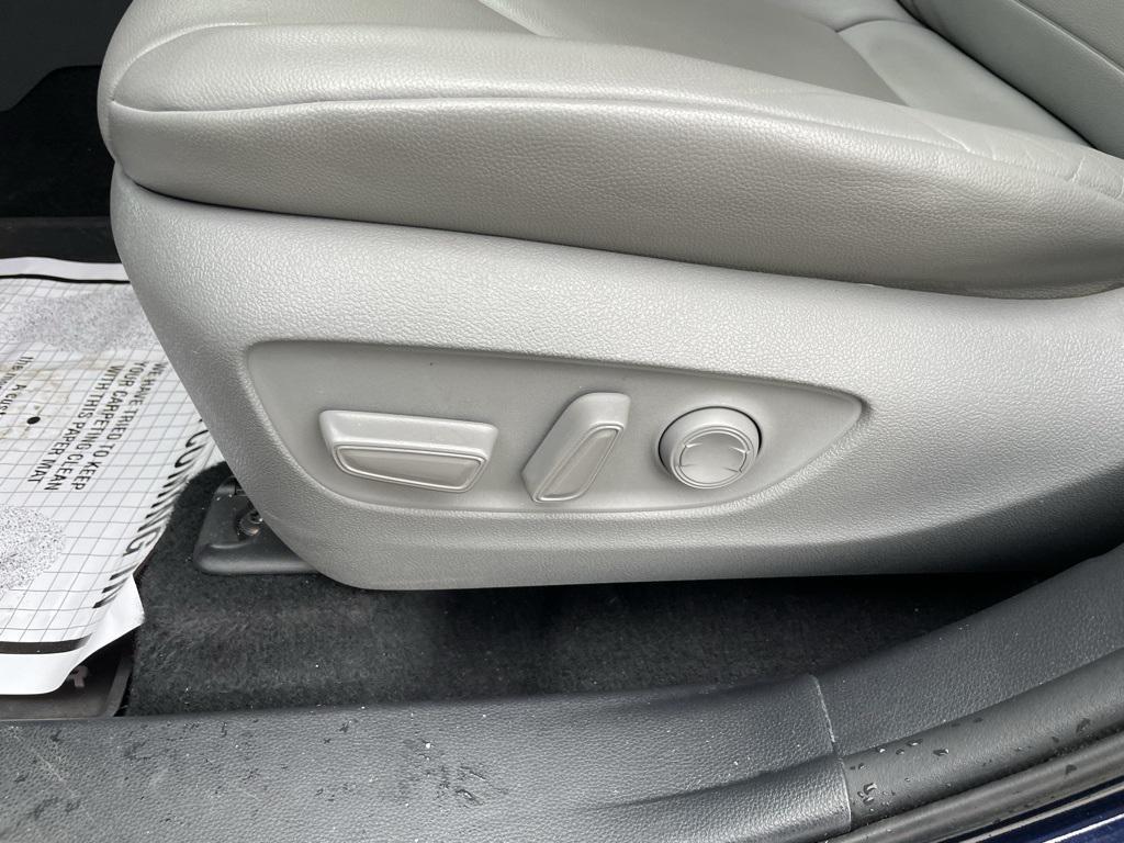 used 2020 Toyota Highlander Hybrid car, priced at $27,890