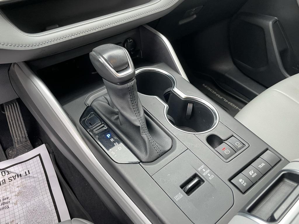 used 2020 Toyota Highlander Hybrid car, priced at $27,890