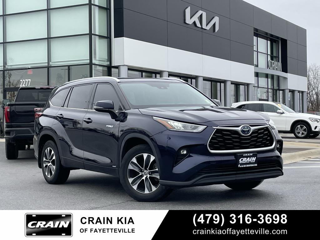 used 2020 Toyota Highlander Hybrid car, priced at $27,890