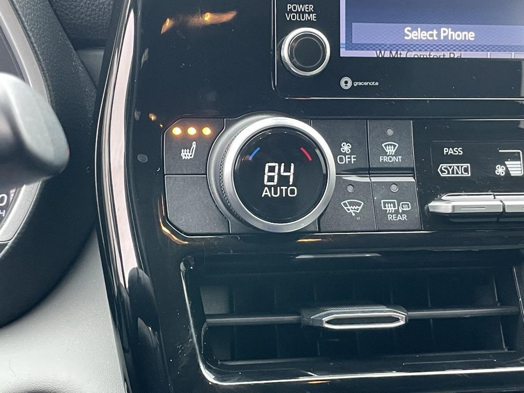 used 2020 Toyota Highlander Hybrid car, priced at $27,890