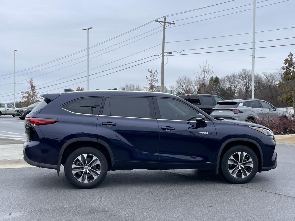 used 2020 Toyota Highlander Hybrid car, priced at $27,890