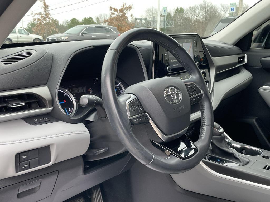 used 2020 Toyota Highlander Hybrid car, priced at $27,890