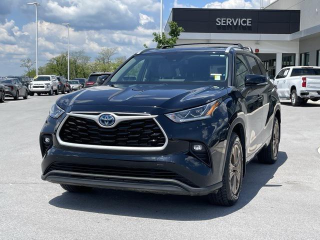 used 2023 Toyota Highlander Hybrid car, priced at $40,000