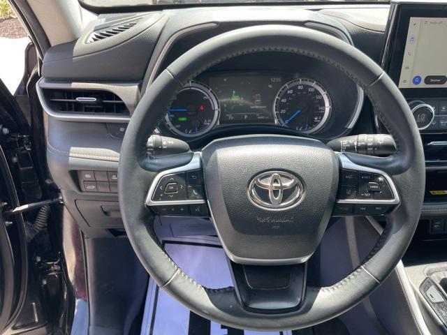 used 2023 Toyota Highlander Hybrid car, priced at $40,000