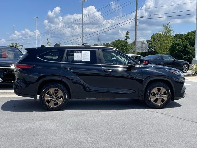 used 2023 Toyota Highlander Hybrid car, priced at $40,000