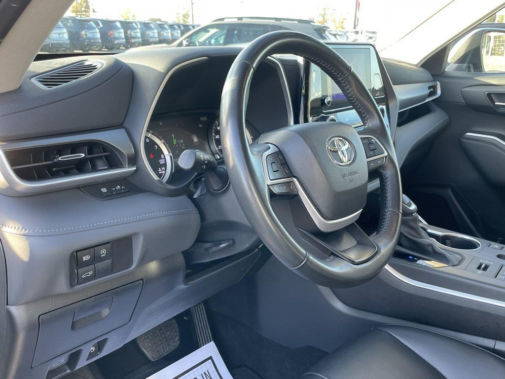 used 2024 Toyota Highlander car, priced at $37,590
