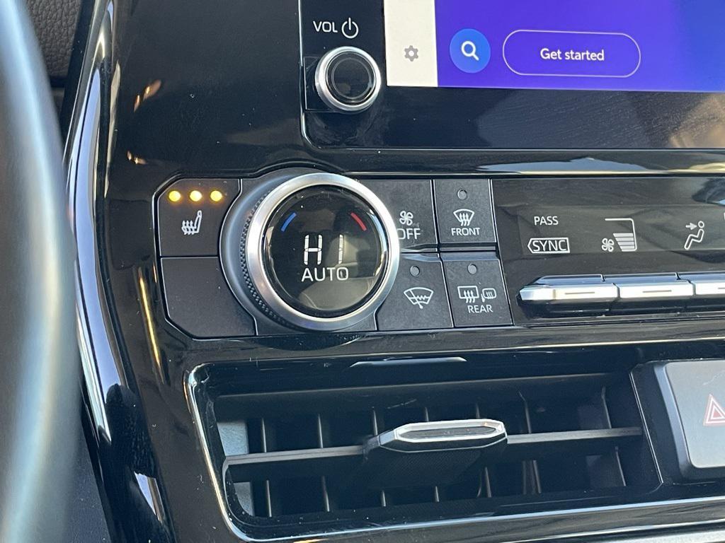 used 2024 Toyota Highlander car, priced at $37,590