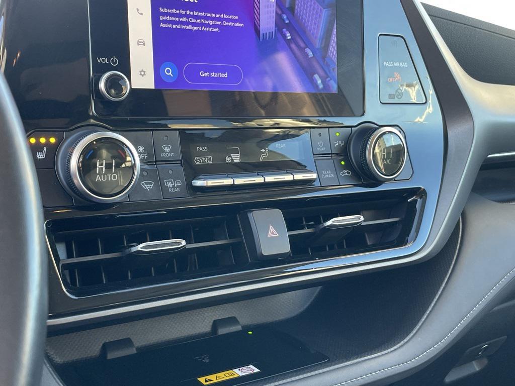 used 2024 Toyota Highlander car, priced at $37,590