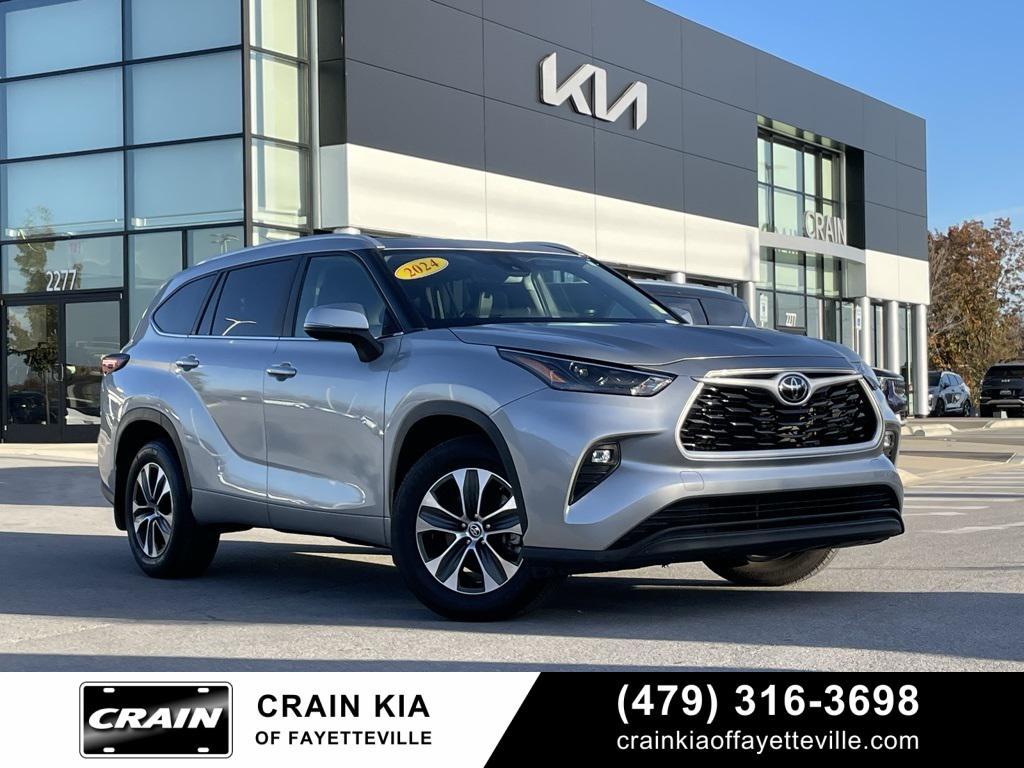 used 2024 Toyota Highlander car, priced at $37,590