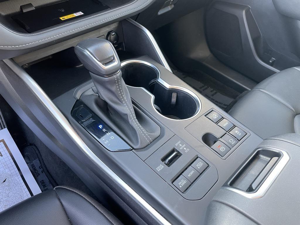 used 2024 Toyota Highlander car, priced at $37,590