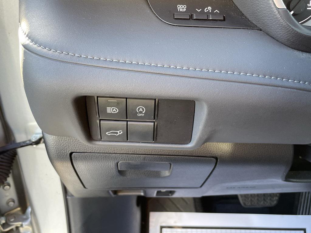 used 2024 Toyota Highlander car, priced at $37,590