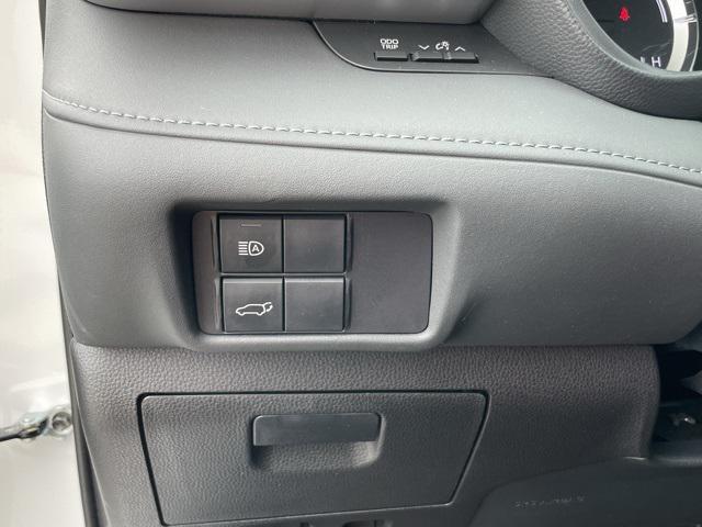 used 2022 Toyota Highlander Hybrid car, priced at $31,590