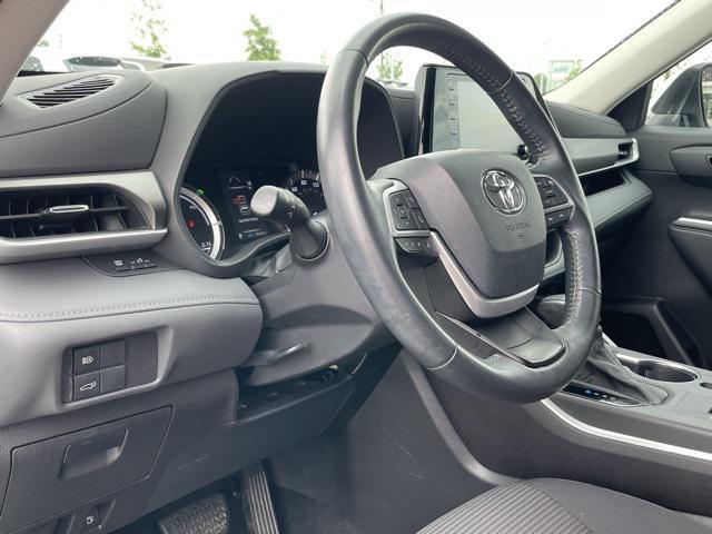 used 2022 Toyota Highlander Hybrid car, priced at $31,590