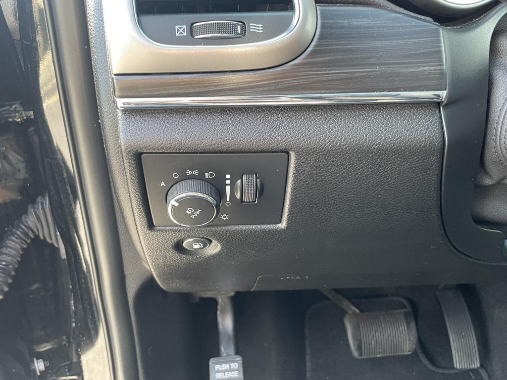 used 2021 Jeep Grand Cherokee car, priced at $27,990