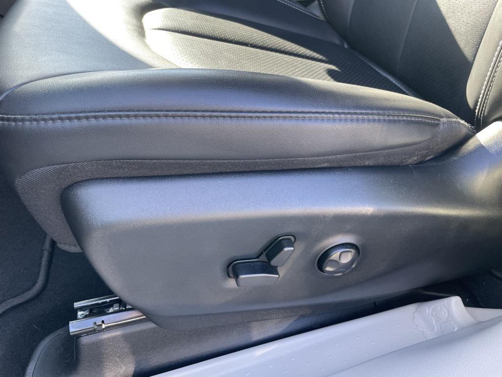 used 2024 Chrysler Pacifica car, priced at $31,990