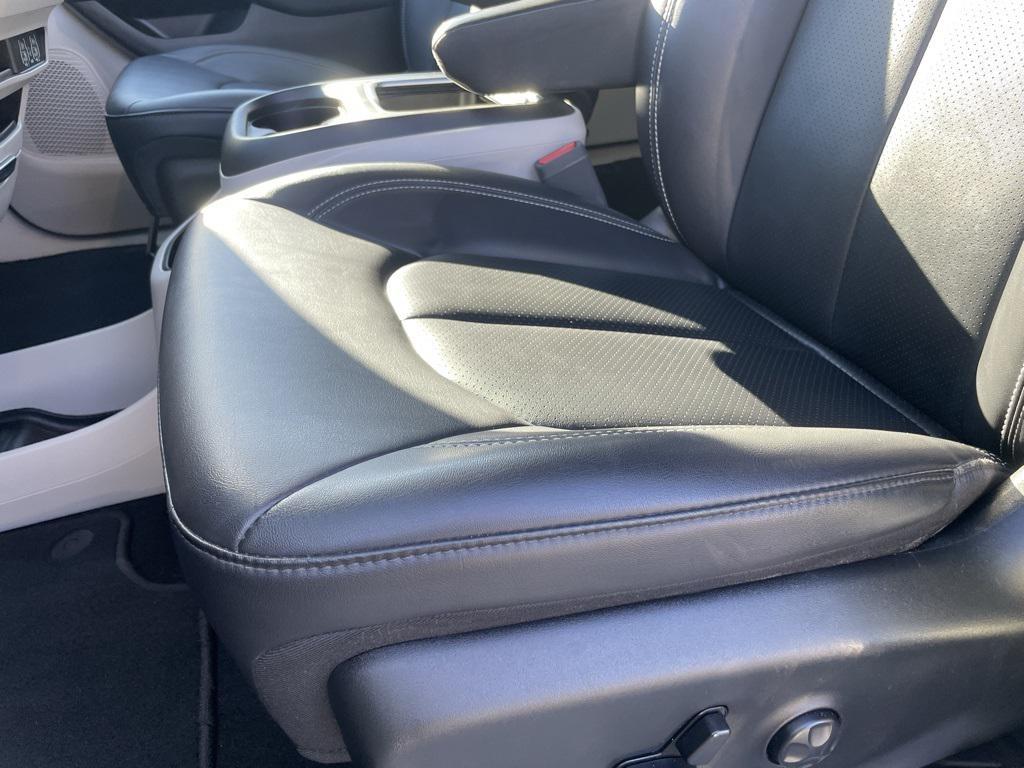 used 2024 Chrysler Pacifica car, priced at $31,990