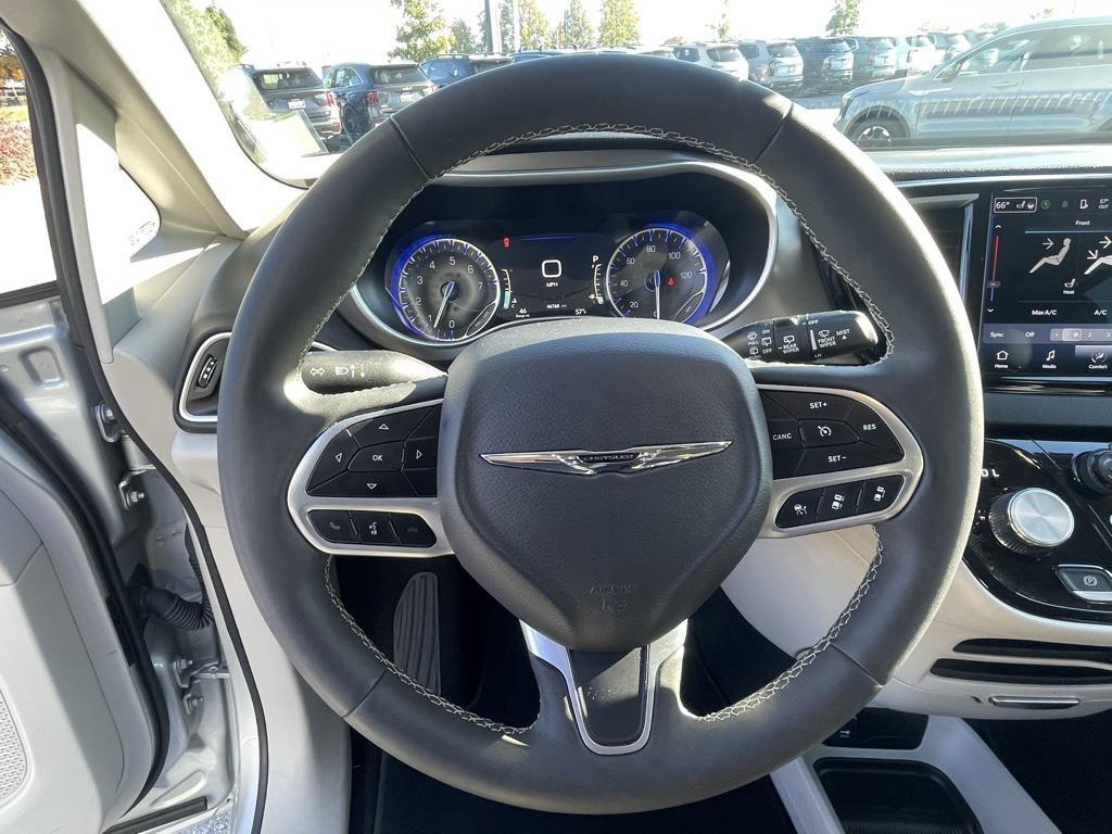 used 2024 Chrysler Pacifica car, priced at $31,990