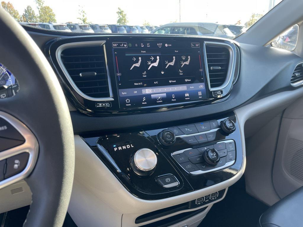 used 2024 Chrysler Pacifica car, priced at $31,990