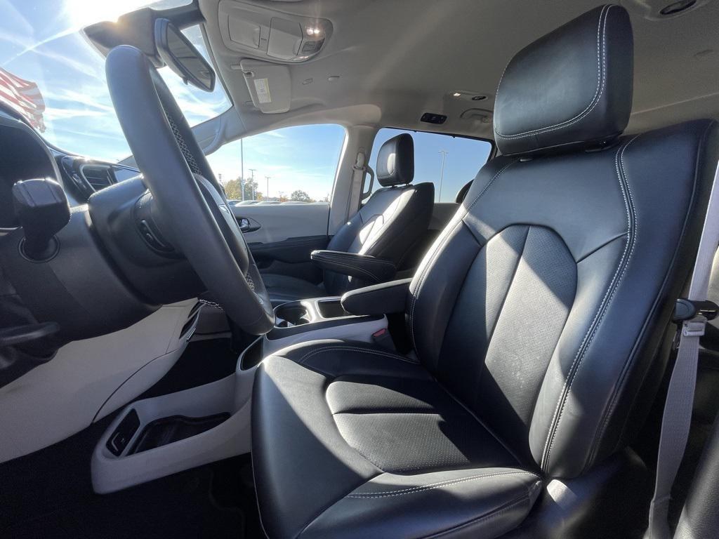 used 2024 Chrysler Pacifica car, priced at $31,990