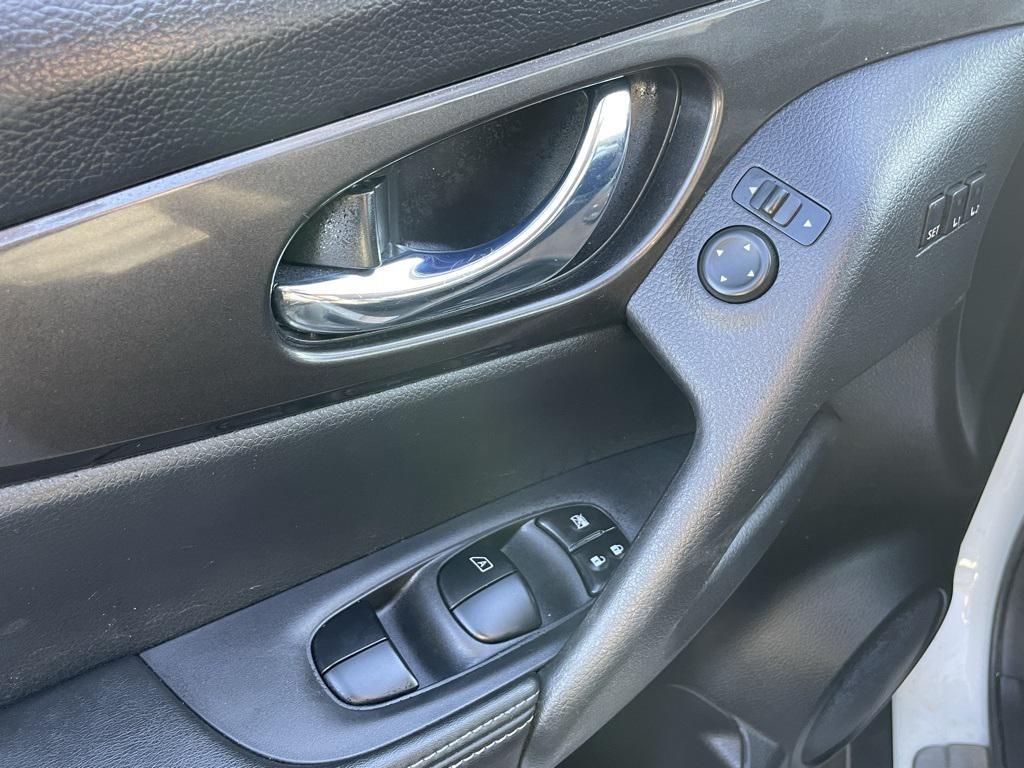 used 2019 Nissan Rogue car, priced at $17,590