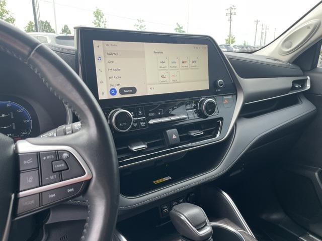 used 2023 Toyota Highlander Hybrid car, priced at $39,000