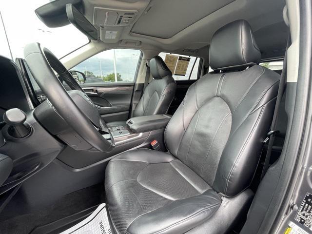 used 2023 Toyota Highlander Hybrid car, priced at $39,000