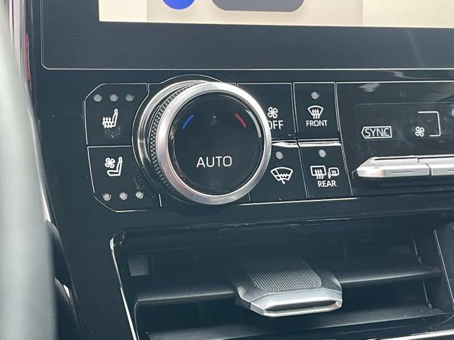 used 2023 Toyota Highlander Hybrid car, priced at $39,000