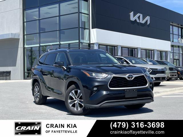 used 2021 Toyota Highlander car, priced at $32,000