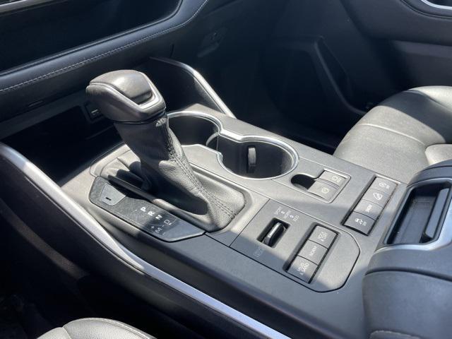 used 2021 Toyota Highlander car, priced at $32,000