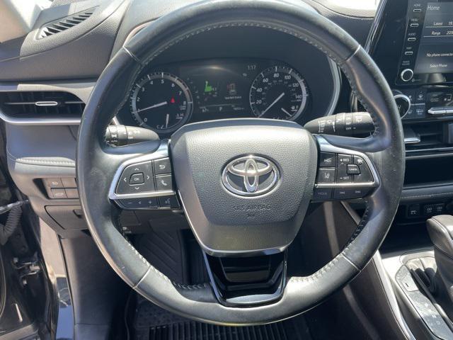 used 2021 Toyota Highlander car, priced at $32,000