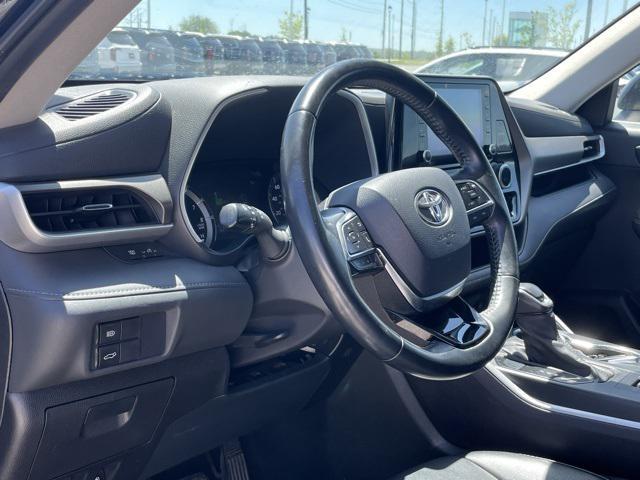 used 2021 Toyota Highlander car, priced at $32,000