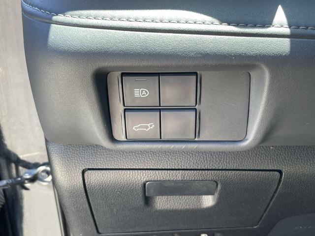 used 2021 Toyota Highlander car, priced at $32,000