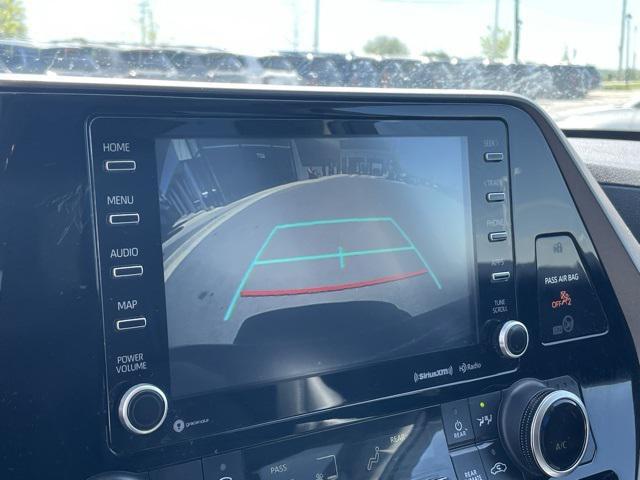used 2021 Toyota Highlander car, priced at $32,000