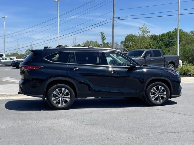used 2021 Toyota Highlander car, priced at $32,000