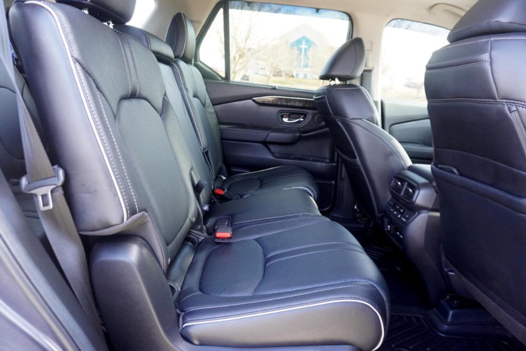 used 2025 Honda Pilot car, priced at $39,995