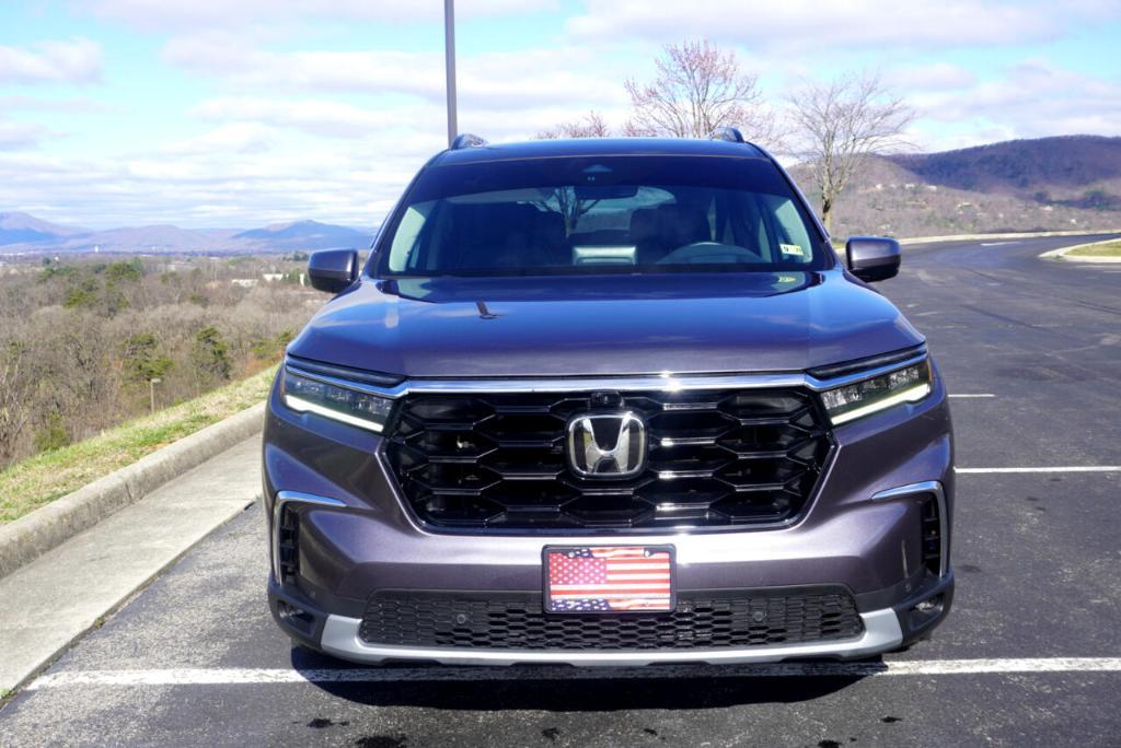 used 2025 Honda Pilot car, priced at $39,995
