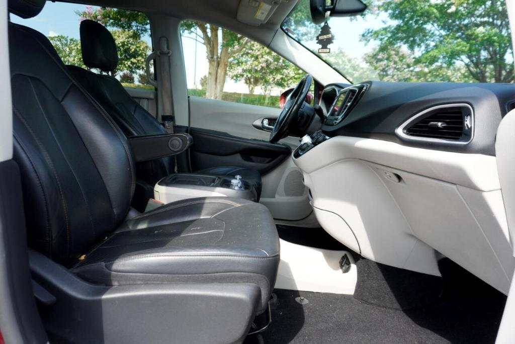 used 2020 Chrysler Pacifica car, priced at $14,995