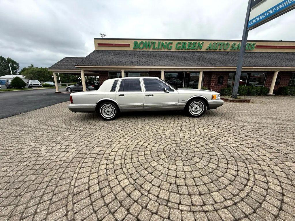 used 1992 Lincoln Town Car car