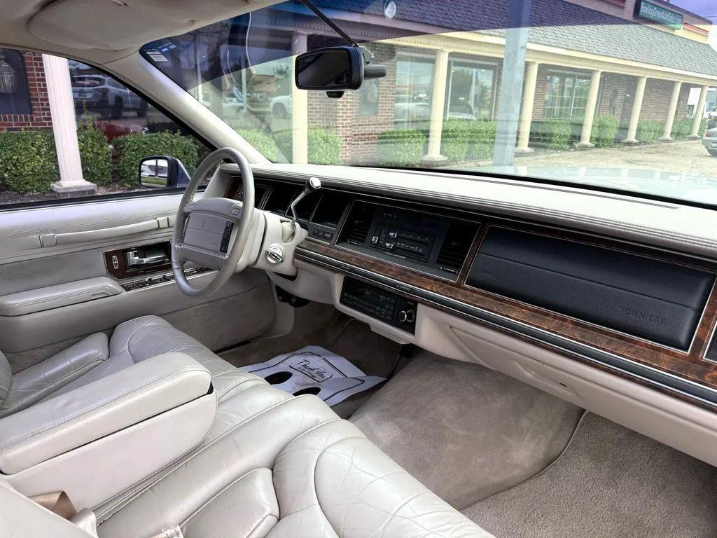used 1992 Lincoln Town Car car