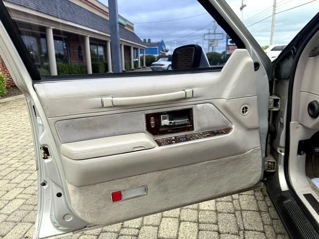 used 1992 Lincoln Town Car car