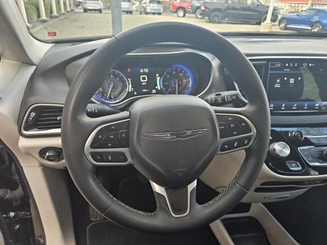 used 2023 Chrysler Pacifica car