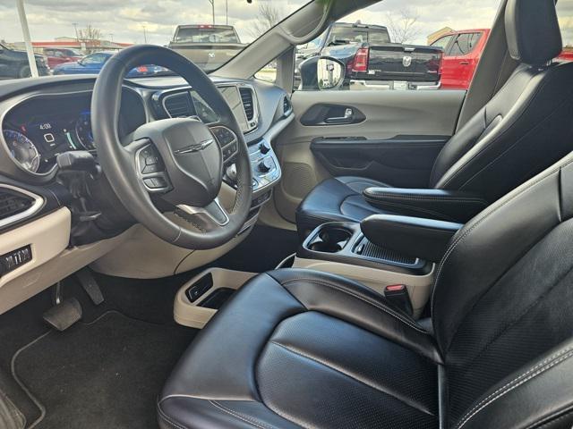 used 2023 Chrysler Pacifica car