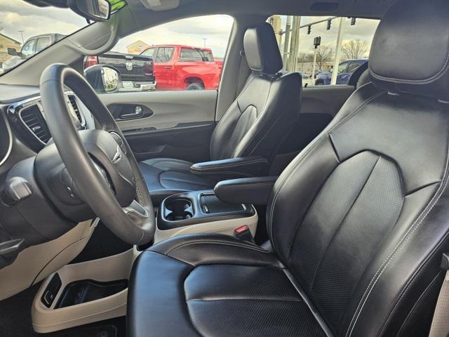 used 2023 Chrysler Pacifica car