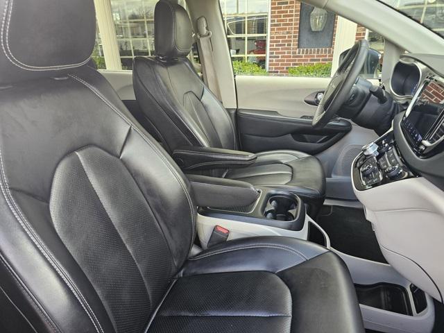 used 2023 Chrysler Pacifica car