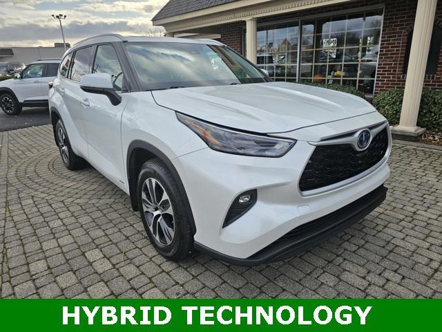 used 2022 Toyota Highlander Hybrid car, priced at $33,641