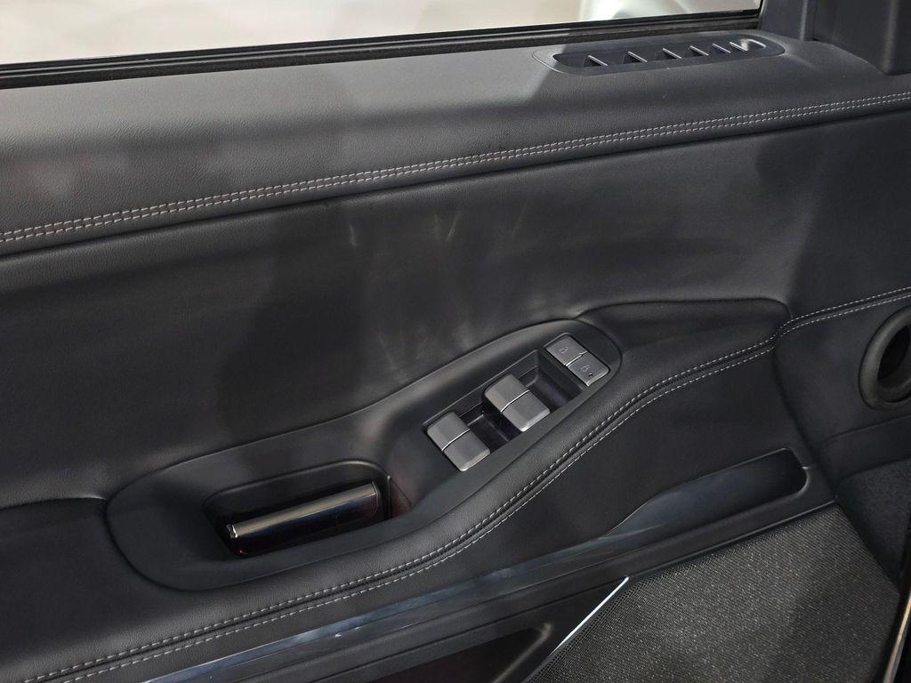 new 2025 Lincoln Navigator car, priced at $104,717