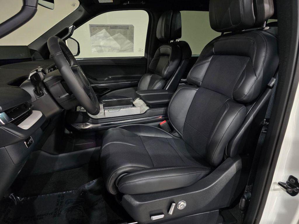 new 2025 Lincoln Navigator car, priced at $103,180