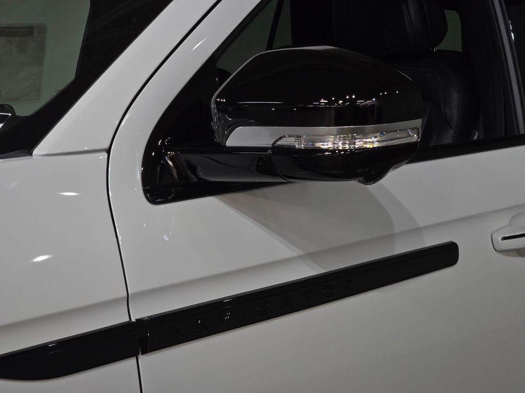 new 2025 Lincoln Navigator car, priced at $103,180