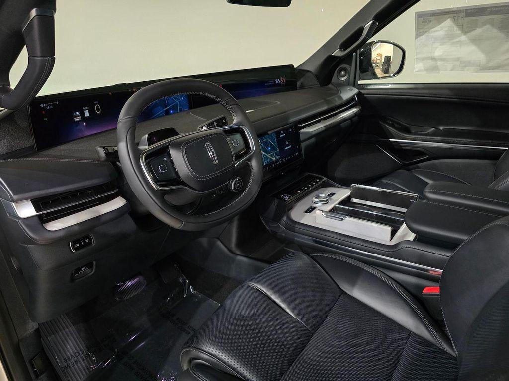 new 2025 Lincoln Navigator car, priced at $103,180
