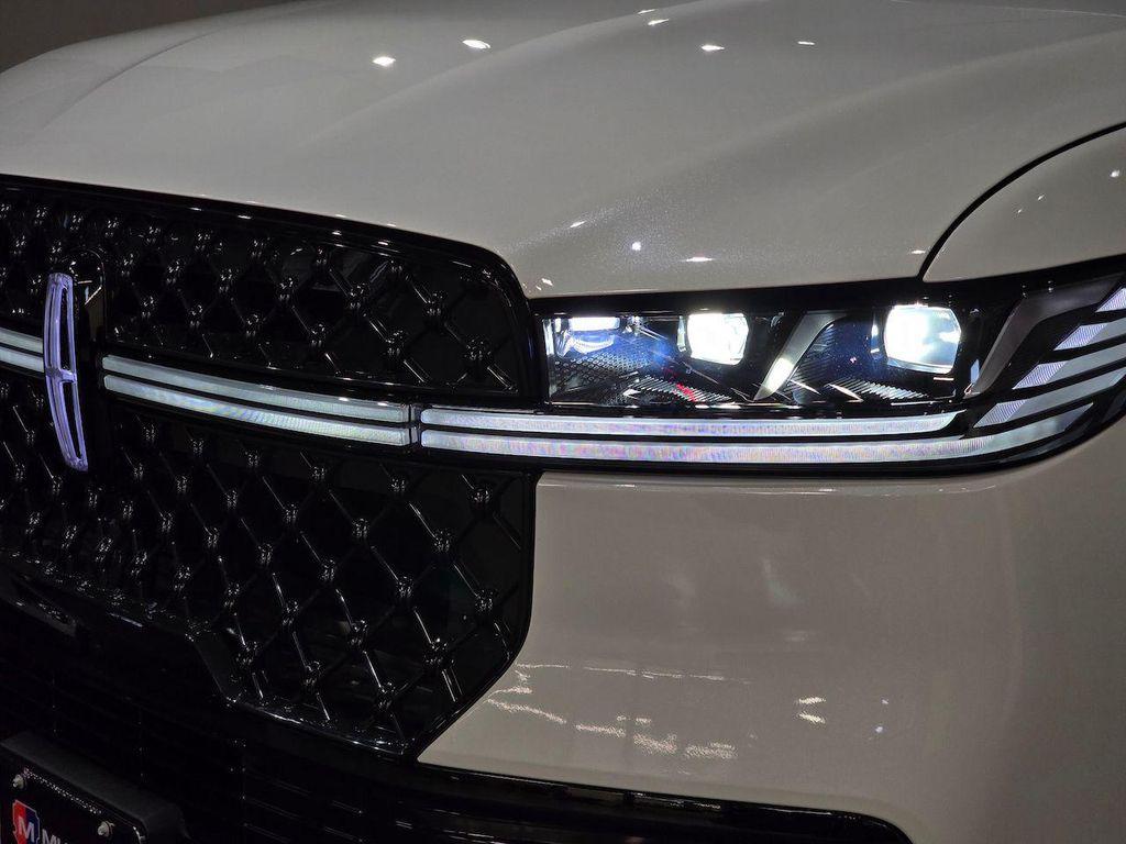 new 2025 Lincoln Navigator car, priced at $103,180